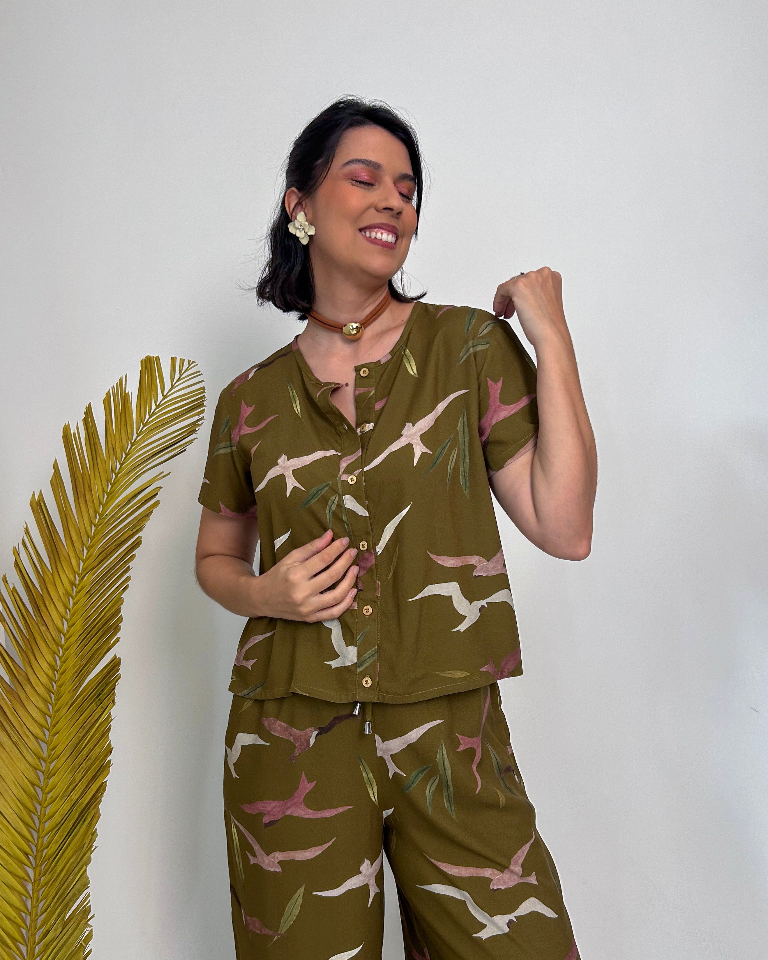 Blusa de Botão Revoada Oliva