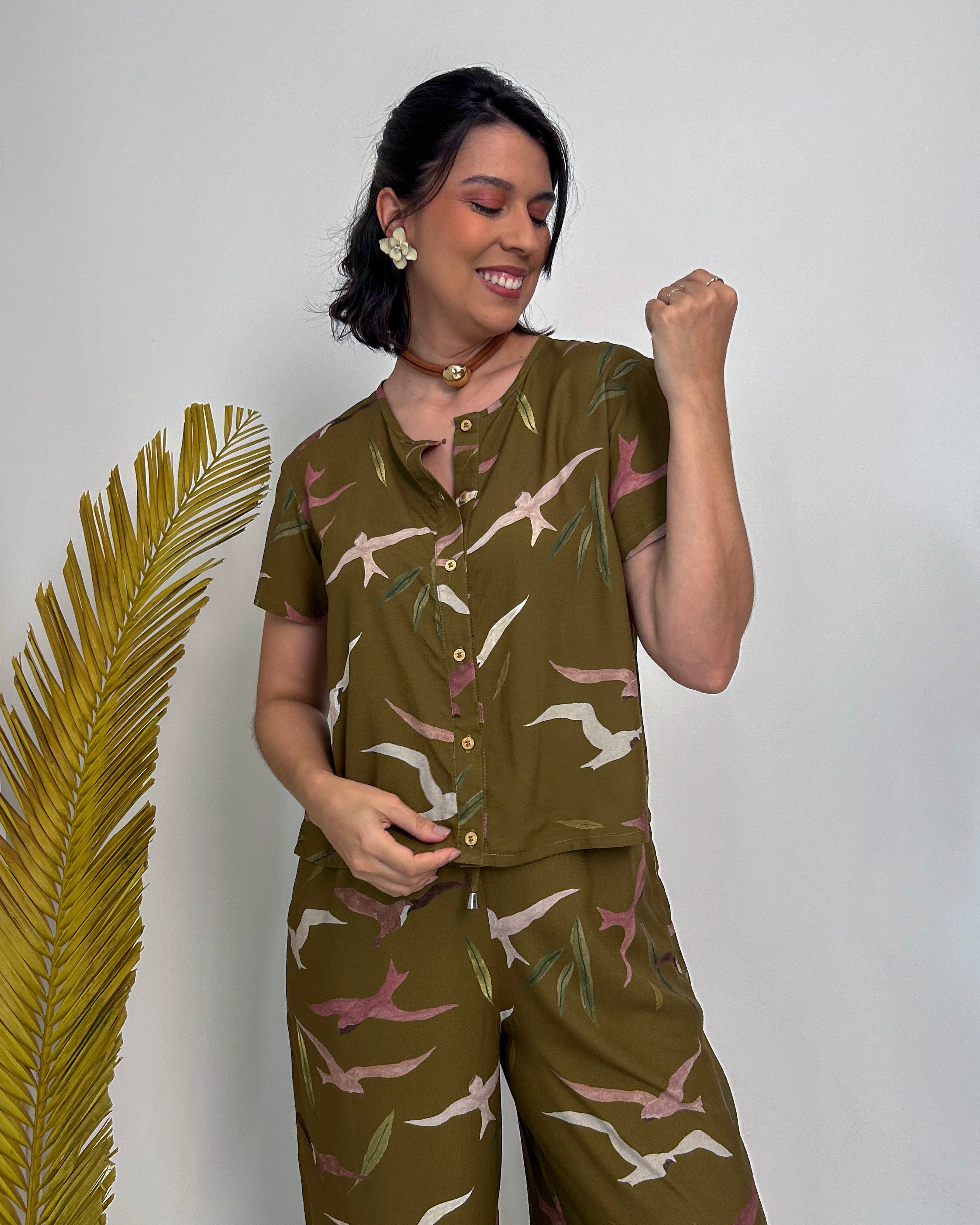 Blusa de Botão Revoada Oliva